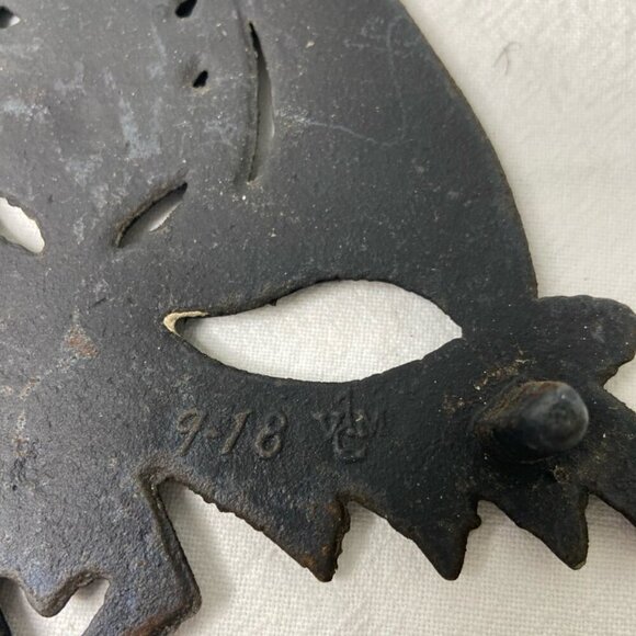 Vtg Virginia Metal Crafters Cast Iron Footed Trivet Doodlers Dream 9-18 Black - Picture 5 of 5